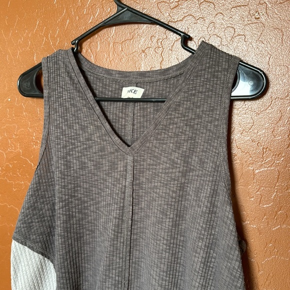 BKE 2-Tone Gray Loose Fitting Ribbed Knit Tank Women’s Medium - Picture 4 of 8
